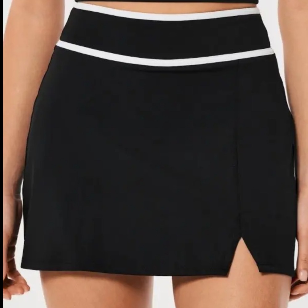 Hollister Gilly Hicks Black and White Skort - NWT